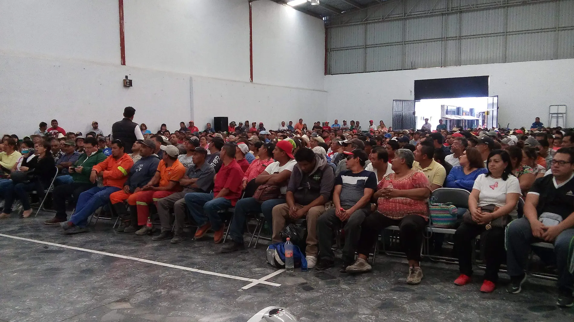 En asamblea sindical se inform_ a los trabajadores de los acuerdos que se alcanzaron para 